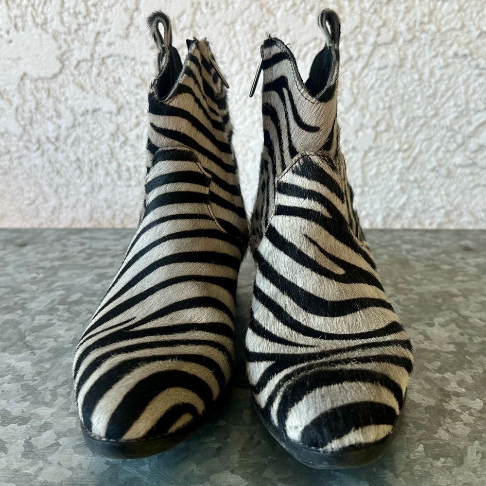 NWT Divine Follie Zebra Calf Hair Ankle Booties Boots Italy size 7.5